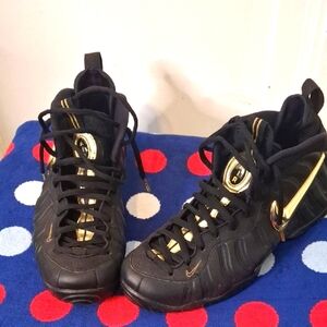Nike Men's Black and Gold Sneakers